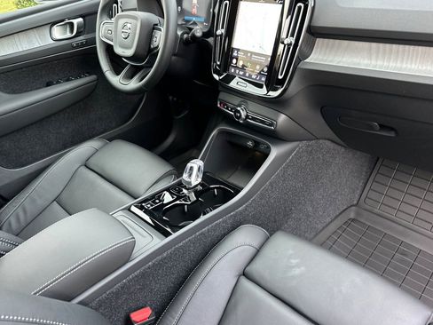 New 2026 Volvo XC40 B5 Plus w/ Protection Package Premier AWD/4WD image 15