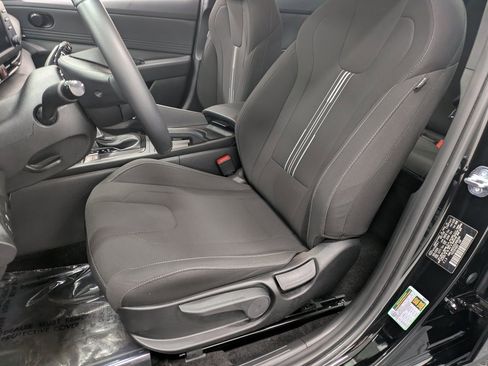 Certified 2025 Hyundai Elantra Sport image 9