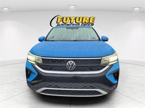 Used 2022 Volkswagen Taos SE image 2
