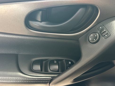 Used 2018 Nissan Rogue Sport S AWD/4WD image 11