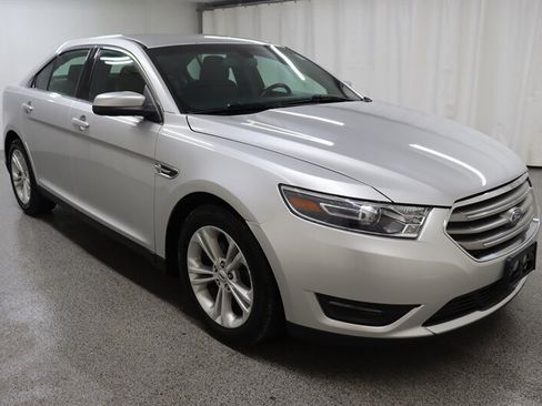 Used 2016 Ford Taurus SEL FWD image 1