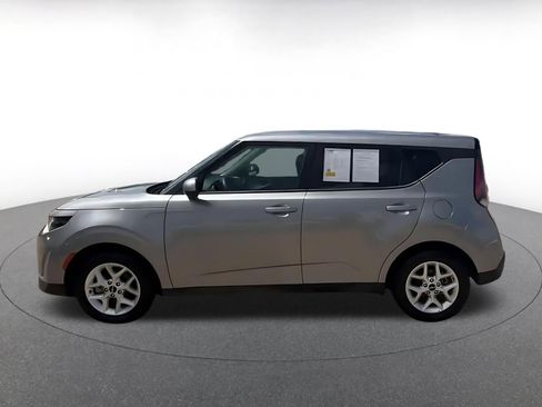Used 2025 Kia Soul LX w/ LX Technology Package FWD image 9