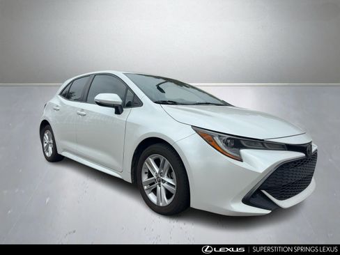Used 2021 Toyota Corolla SE w/ SE Preferred Package image 2