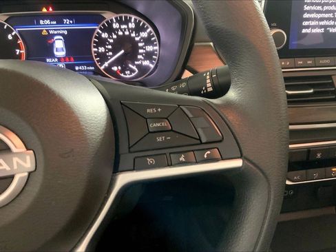 Used 2025 Nissan Altima 2.5 SV FWD image 19