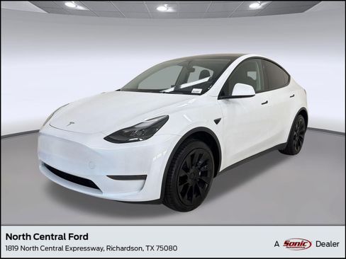 Used 2024 Tesla Model Y 2WD image 1