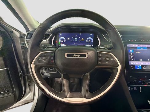 Used 2022 Jeep Grand Cherokee Limited w/ Luxury Tech Group II AWD/4WD image 11
