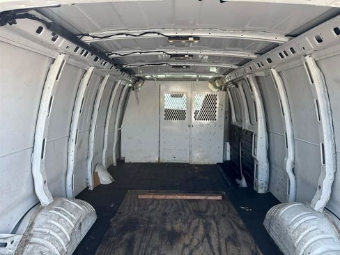 Used 2021 Chevrolet Express 2500 Extended RWD image 17
