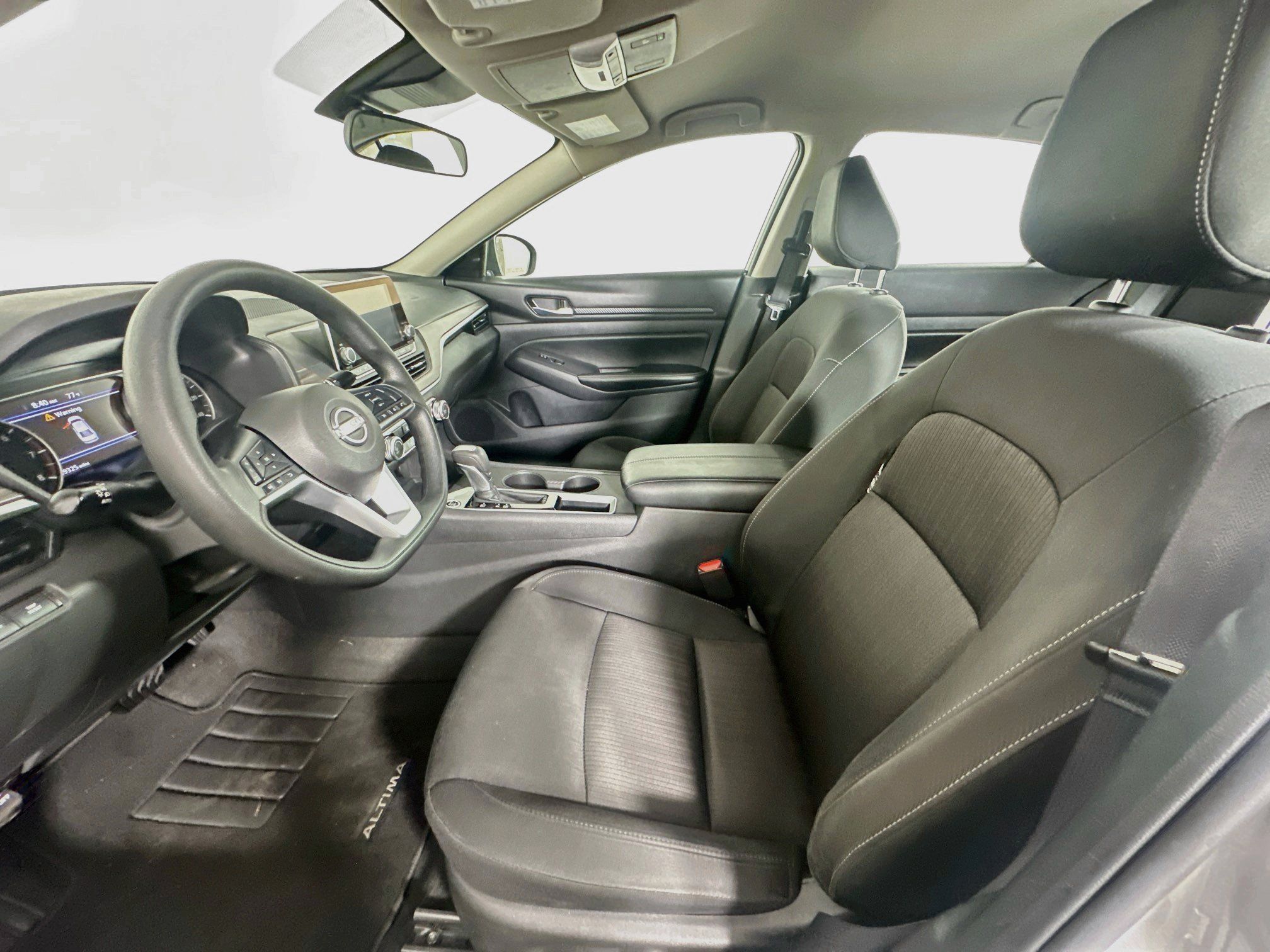 Used 2025 Nissan Altima 2.5 SV FWD image 13