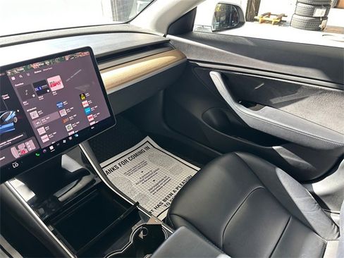 Used 2018 Tesla Model 3 Long Range image 28
