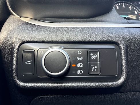 Used 2021 Ford Explorer XLT image 30