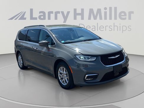 Used 2022 Chrysler Pacifica Touring-L FWD image 7
