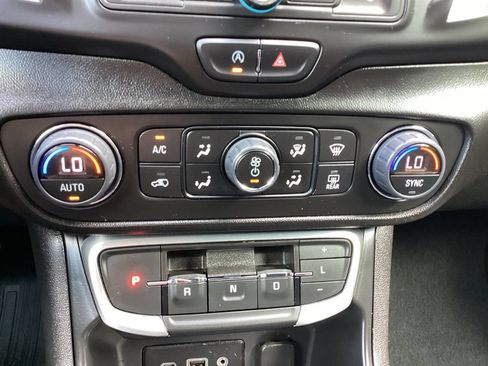 Used 2024 GMC Terrain SLE w/ Driver Convenience Package FWD image 55