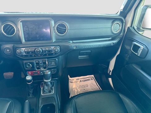 Used 2022 Jeep Wrangler Unlimited Rubicon 4xe w/ Cold Weather Group AWD/4WD image 25