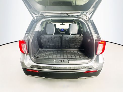 Used 2022 Ford Explorer XLT w/ Equipment Group 202A image 30