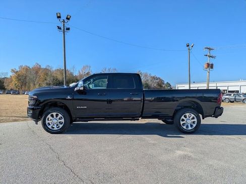 New 2026 RAM 2500 Laramie AWD/4WD image 3