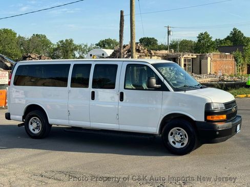 Used 2022 Chevrolet Express 3500 LS RWD image 10