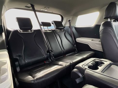 Used 2024 Kia Carnival LX FWD image 26