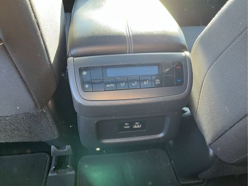 Used 2022 Nissan Pathfinder SV w/ SV Premium Package image 33