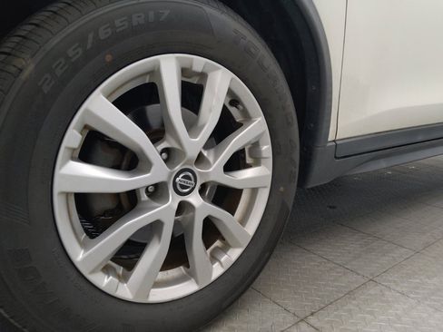 Used 2020 Nissan Rogue SV FWD image 31