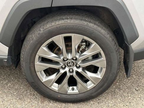 Used 2023 Toyota RAV4 XLE Premium image 11