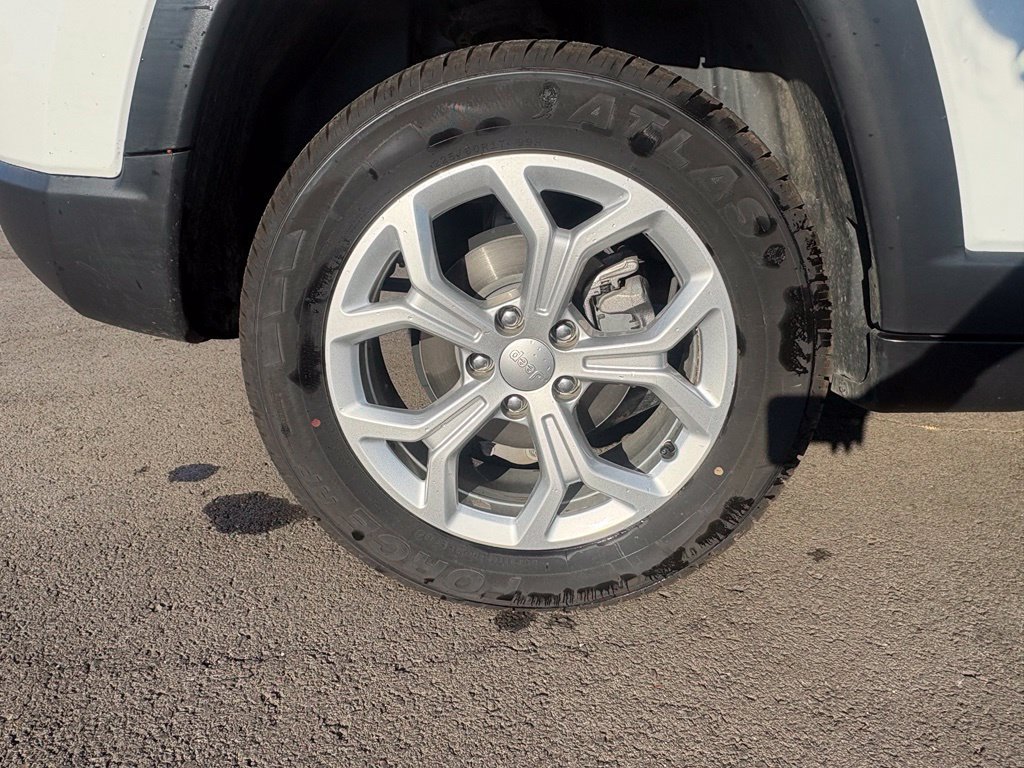 Used 2024 Jeep Compass Latitude AWD/4WD image 31