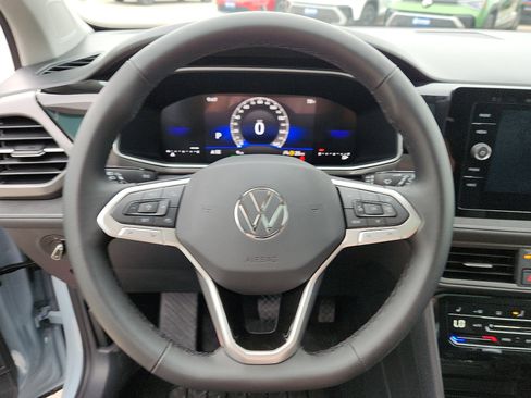 New 2026 Volkswagen Taos SE image 16