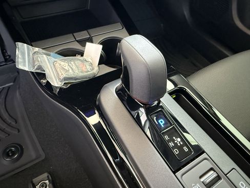 Certified 2025 Toyota Prius Plug-In Hybrid image 17