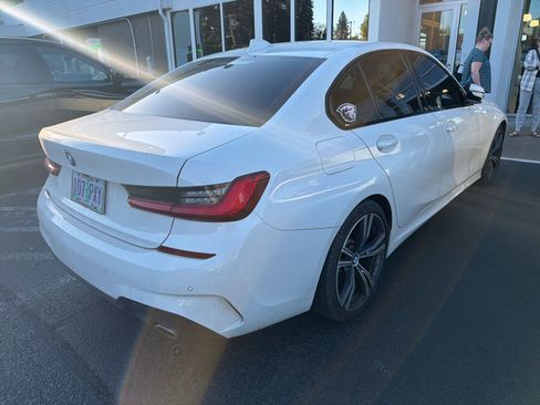 Used 2021 BMW 330i Sedan w/ M Sport Package RWD image 10