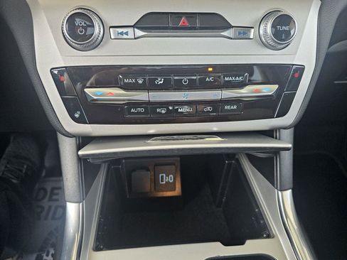 Used 2022 Ford Explorer XLT w/ Equipment Group 202A image 26