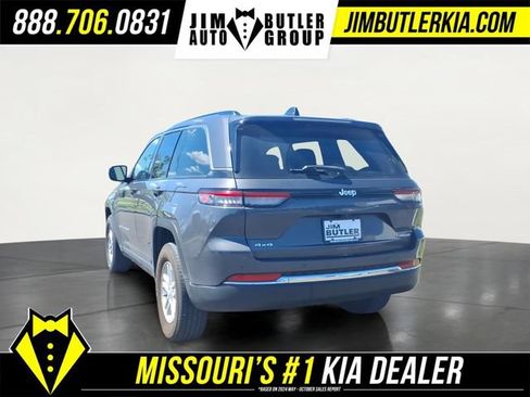 Used 2023 Jeep Grand Cherokee Laredo AWD/4WD image 5