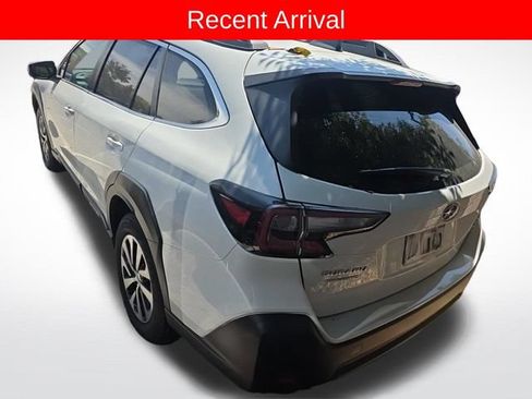 Used 2023 Subaru Outback Premium AWD/4WD image 5
