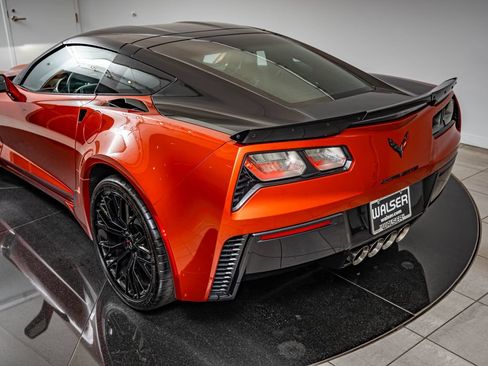 Used 2016 Chevrolet Corvette Z06 w/ 3LZ Preferred Equipment Group RWD image 21