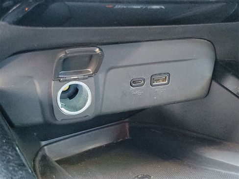 Certified 2024 Chevrolet Trax RS w/ Sunroof Package image 30