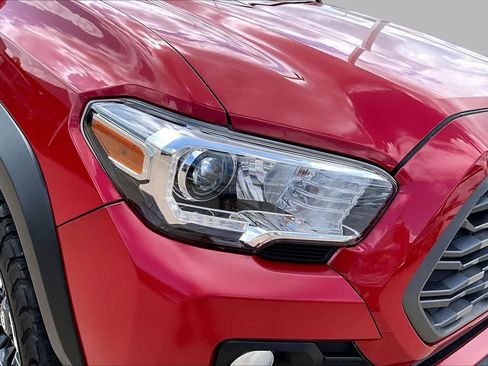 Used 2022 Toyota Tacoma TRD Off-Road w/ Technology Package AWD/4WD image 27