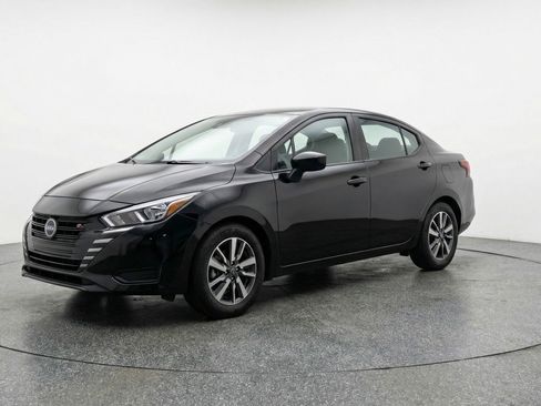 Used 2025 Nissan Versa SV FWD image 3