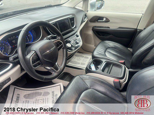 Used 2018 Chrysler Pacifica Touring-L FWD image 11