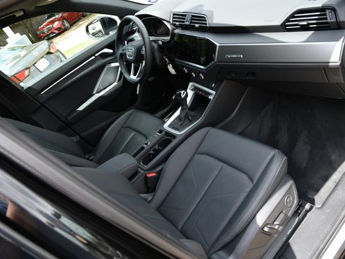 Used 2025 Audi Q3 2.0T Premium image 31