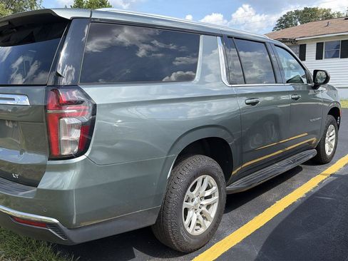 Used 2023 Chevrolet Suburban LT RWD image 3