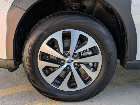 Used 2025 Subaru Outback Premium image 31