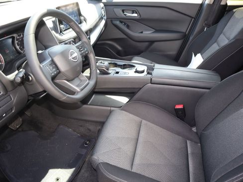 Certified 2025 Nissan Rogue SV AWD/4WD image 14