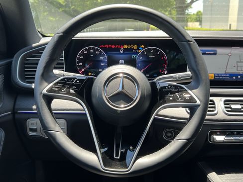 Certified 2025 Mercedes-Benz GLS 450 4MATIC image 18
