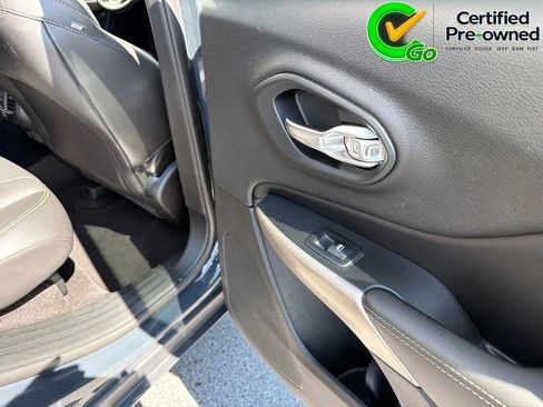 Certified 2018 Jeep Cherokee Limited FWD image 23