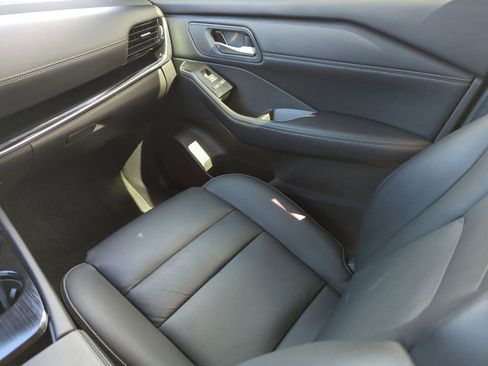 Certified 2024 Nissan Rogue SL FWD image 25