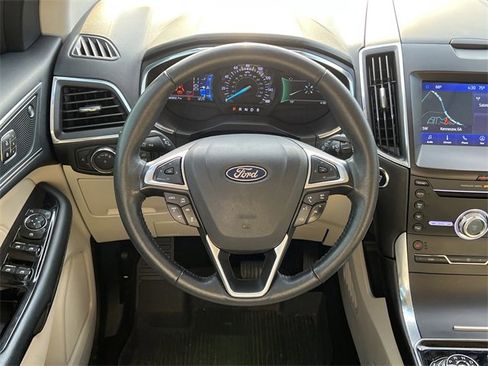 Used 2019 Ford Edge Titanium image 26