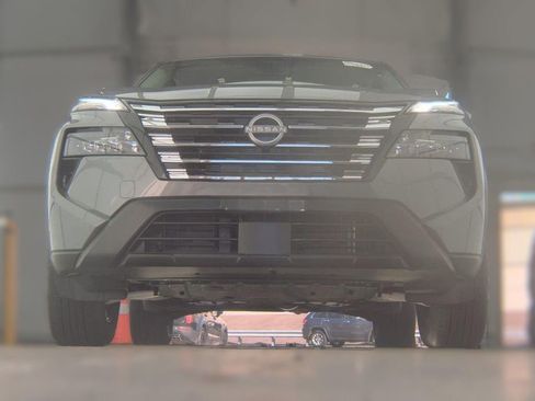 Certified 2025 Nissan Rogue SV image 8