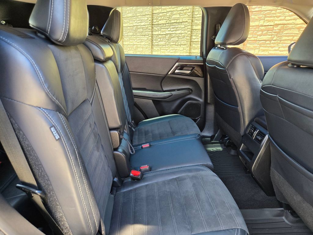 Used 2023 Mitsubishi Outlander SE FWD image 27