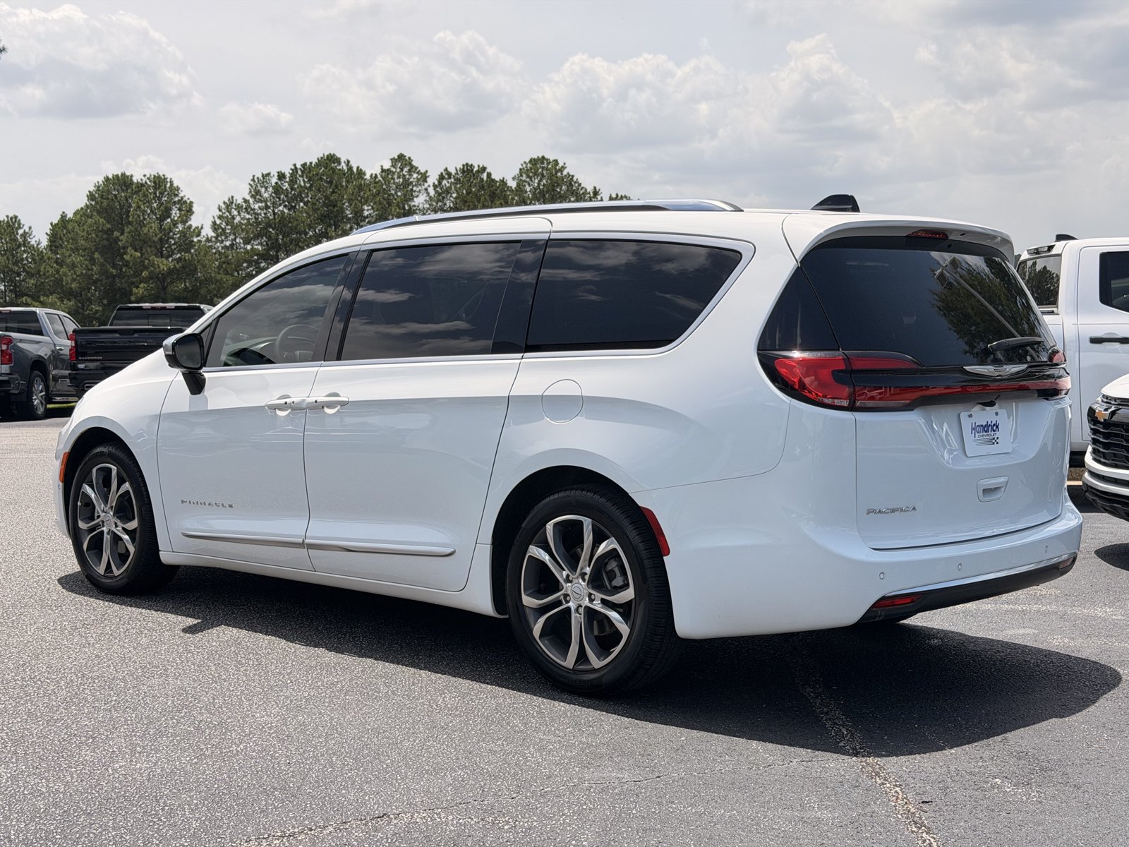 Used 2026 Chrysler Pacifica Pinnacle FWD image 10