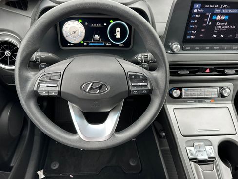 Used 2023 Hyundai Kona SE image 14