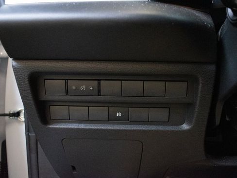 Used 2024 Mitsubishi Outlander ES image 19