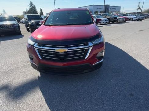 Used 2023 Chevrolet Traverse LT image 3